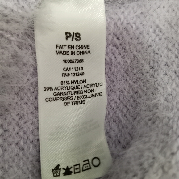 EUC. Lilac color cropped fuzzy sweater. Size small. - Picture 4 of 6